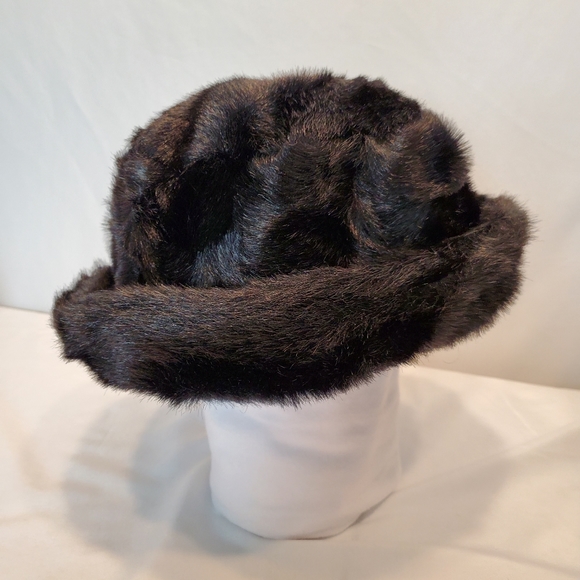 Women's Polyester Faux Fur Hat size Medium - Picture 2 of 3